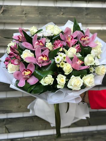 Букет цветов из: Розы и Хризантемы в Городовиковске