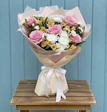 Букет цветов из:  Гвоздики, Орхидеи и Розы в Городовиковске
