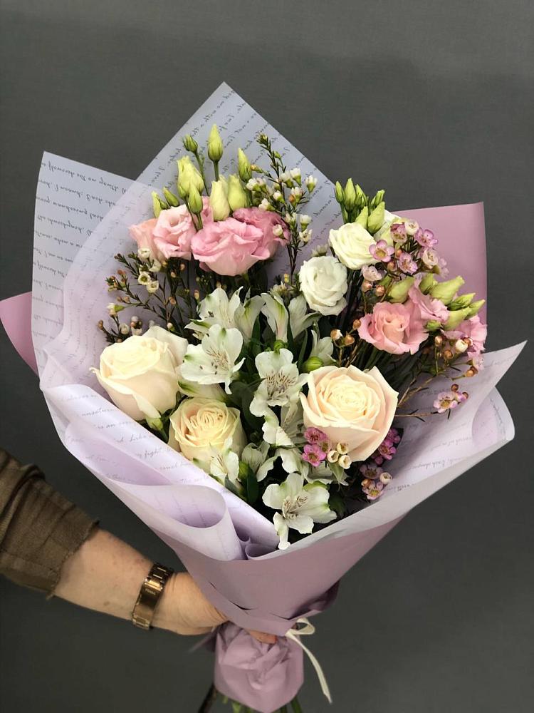 Букет цветов из: Альстромерии, Розы и Лизиантусы в Городовиковске