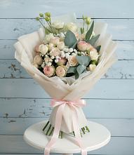 Букет цветов из:  Розы и Лизиантусы в Городовиковске