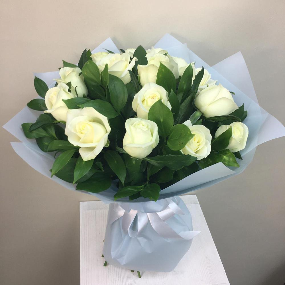 Букет 15 Белых роз Проуд в Городовиковске