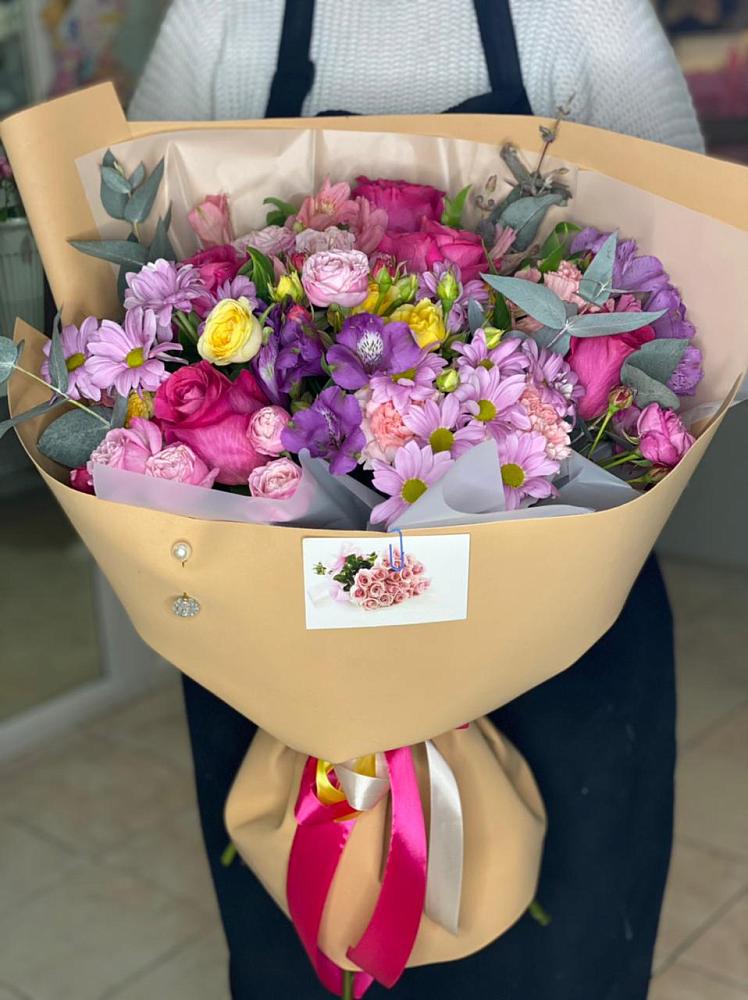 Букет цветов из: Хризантемы, Гвоздики и Альстромерии в Городовиковске