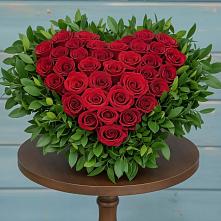 Цветочная композиция из Розы в виде сердца в Городовиковске