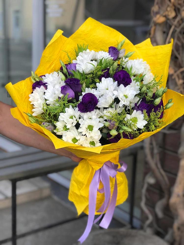 Букет цветов из: Ирисы, Хризантемы и Ромашки в Городовиковске
