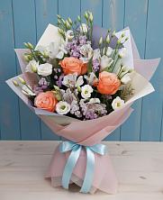 Букет цветов из:  Лизиантусы, Розы, Альстромерии и Гипсофила в Городовиковске