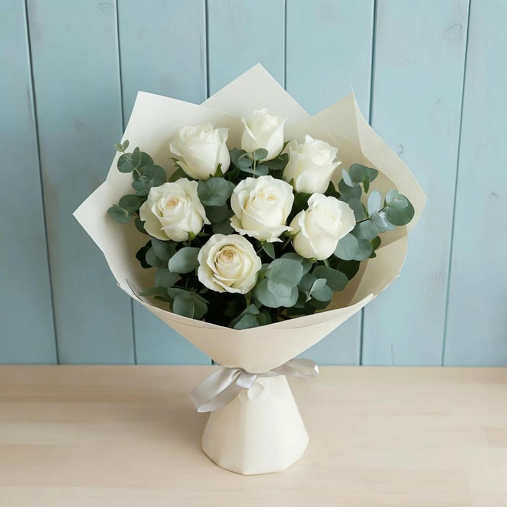 Букет Белые розы в Эвкалипте в Городовиковске