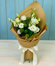 Букет цветов из:  Хризантемы и Лизиантусы в Городовиковске