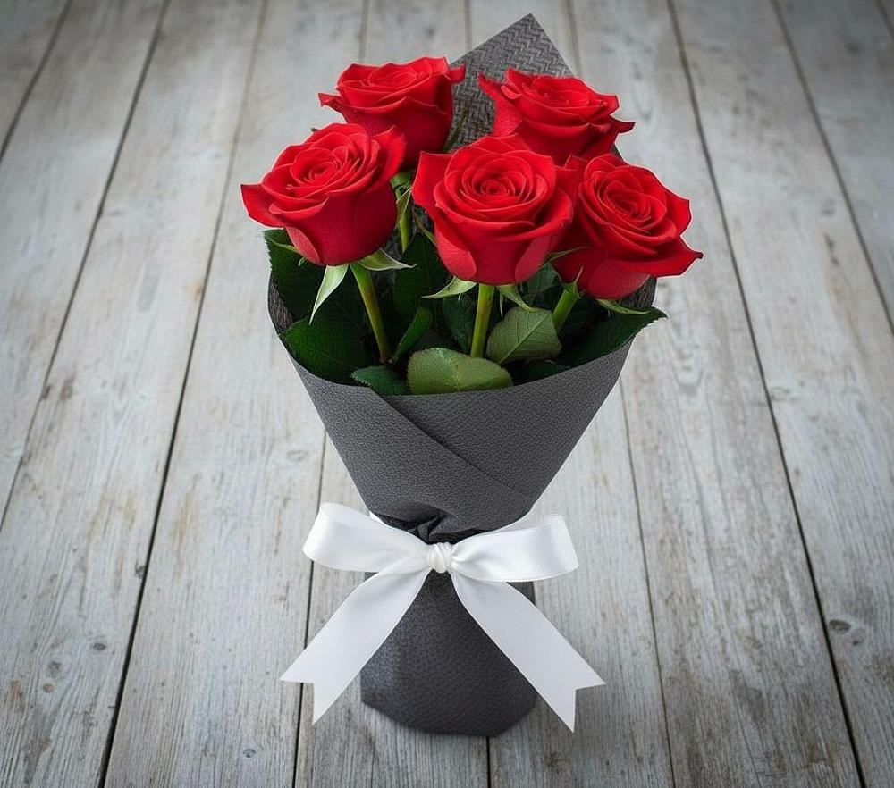 Букет 5 Красных роз Эдлесс Лав в Городовиковске