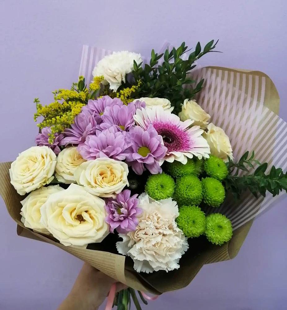 Букет цветов из: Хризантемы, Розы, Гвоздики и Герберы в Городовиковске