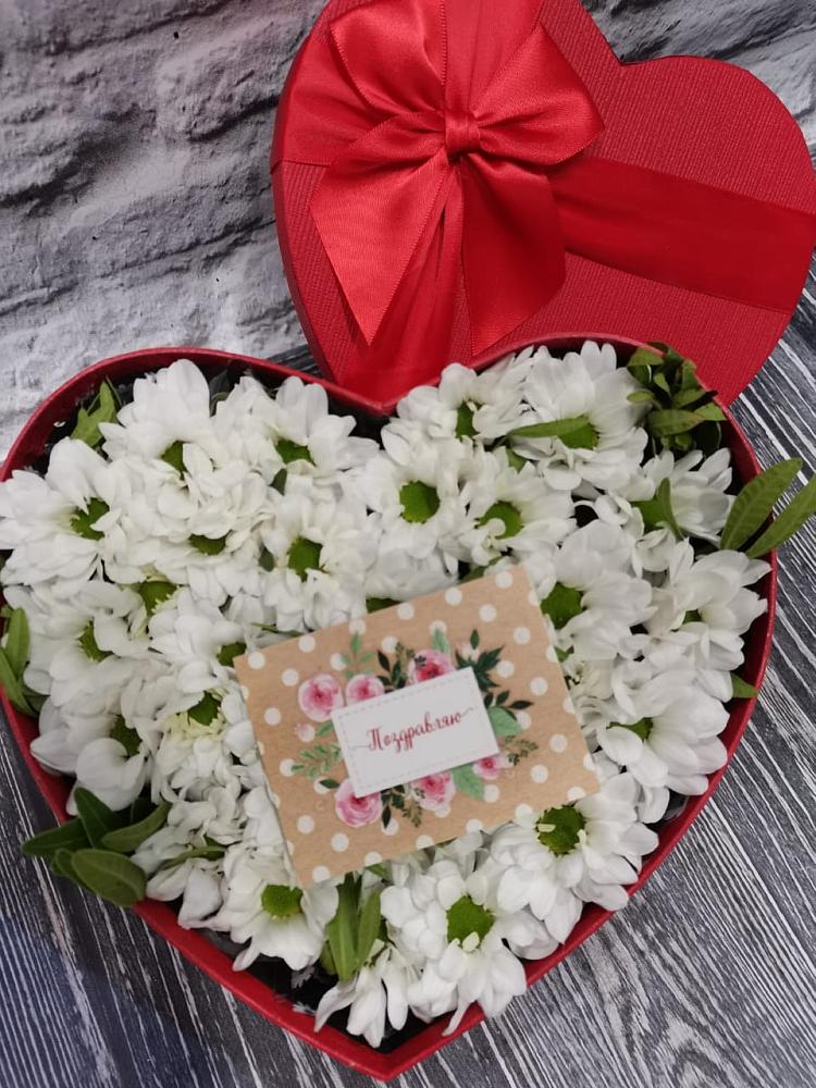 Цветочная композиция из Хризантемы в виде сердца в Городовиковске