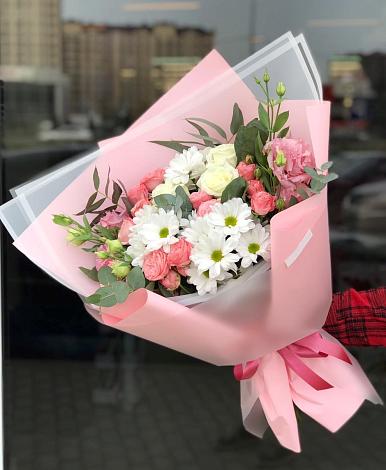 Букет цветов из: Розы, Лизиантусы и Хризантемы в Городовиковске