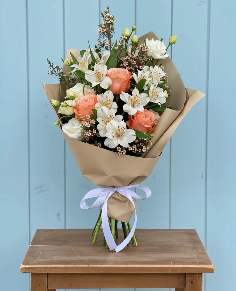 Букет цветов из: Альстромерии, Лизиантусы, Розы и Хризантемы в Городовиковске